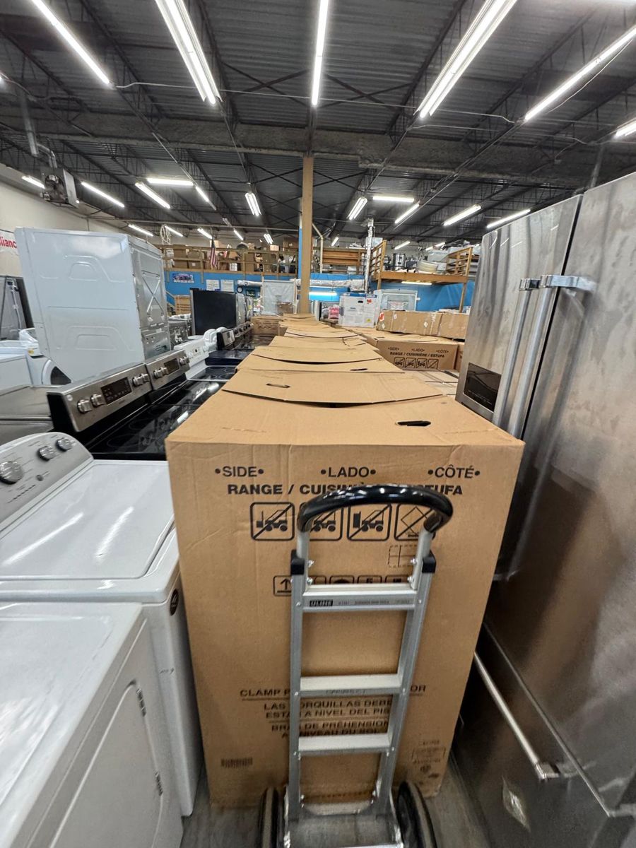 Frigidaire FCRE3083AS Ranges