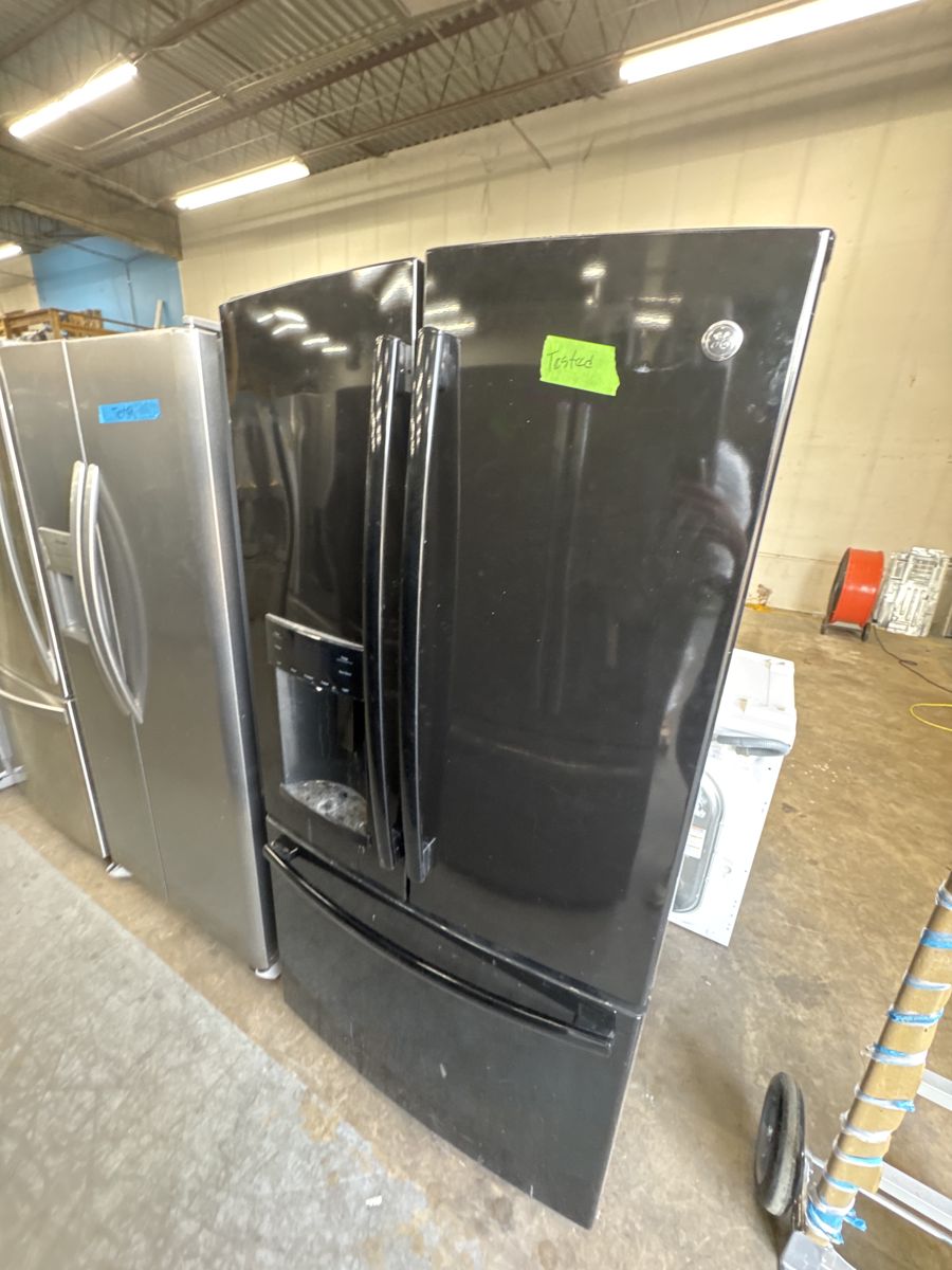 GE GFE26GGHFBB 36″ French Door Refrigerator
