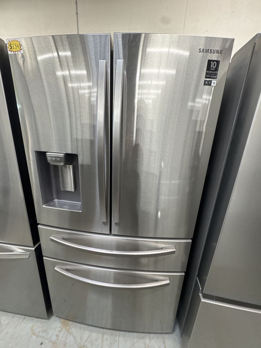 Samsung RF24R7201SR Refrigerators