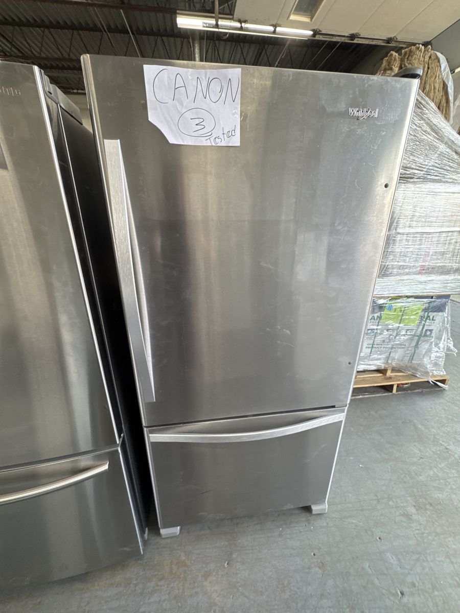 Whirlpool WRB322DMBM01 Refrigerators